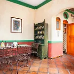 Great 2 Bedroom Apt @ The Middle Of Everything