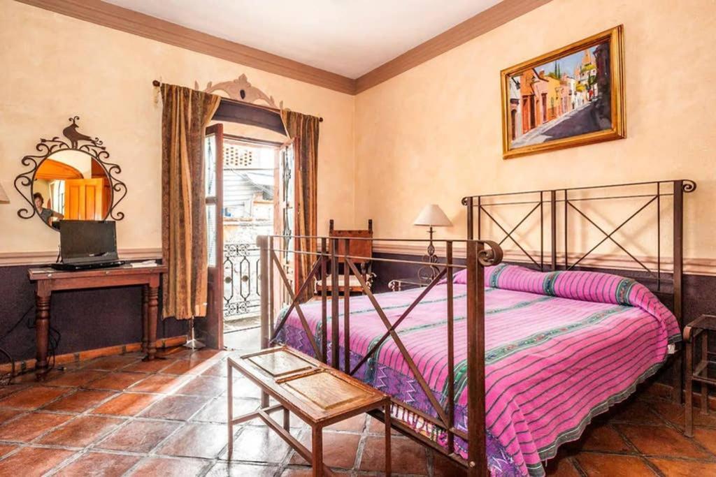 Great 2 Bedroom @ The Middle Of Everything Apartment